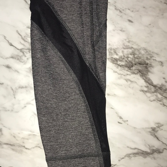 Lululemon Featherlight Tight w/ Mesh - Picture 2 of 3
